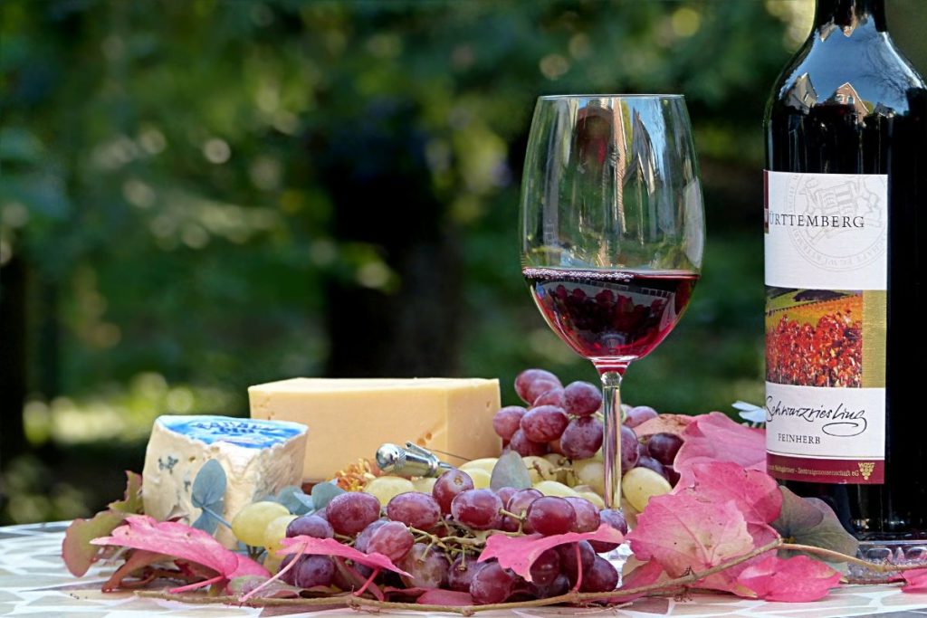 cheese-and-wine-hamper-ideas