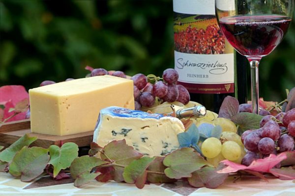 The 5 Best Cheese and Wine Hampers on Amazon